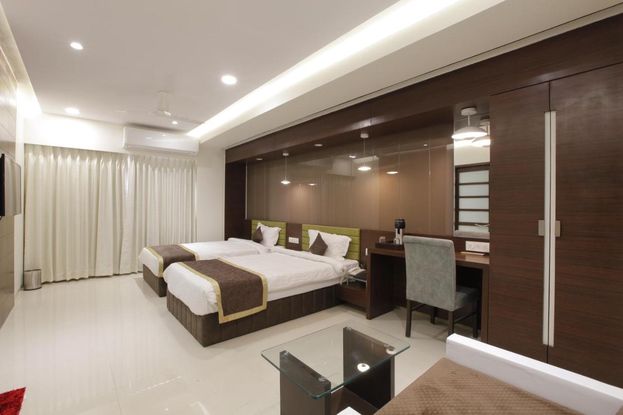 Hotel The Lotus Park Amhedabad Dış mekan fotoğraf