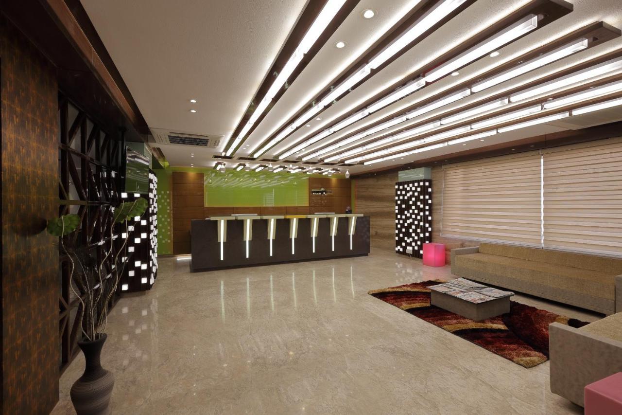 Hotel The Lotus Park Amhedabad Dış mekan fotoğraf